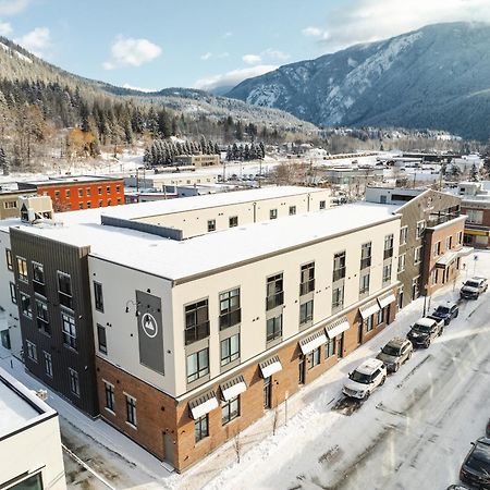 Basecamp Suites Revelstoke Exteriör bild