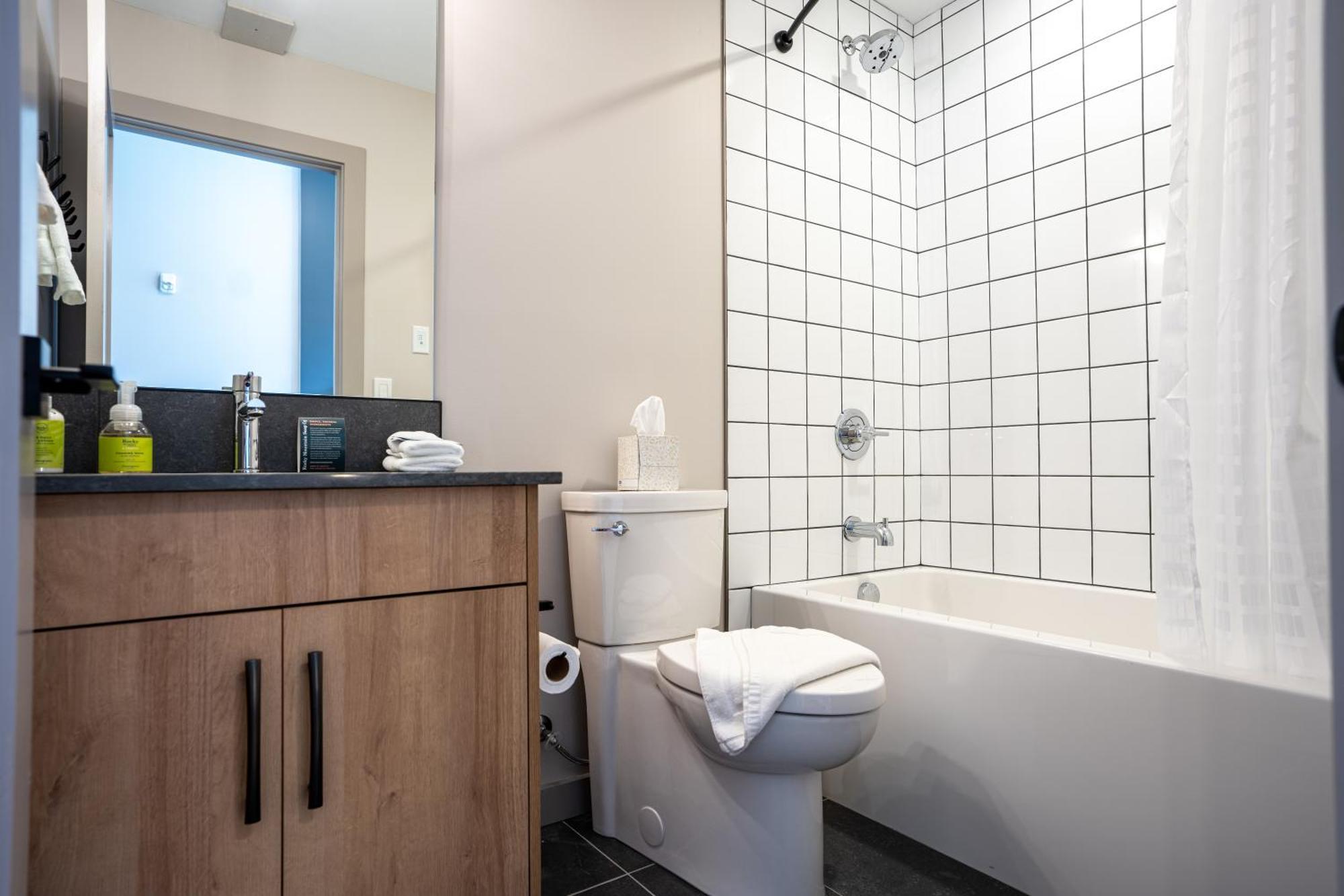 Basecamp Suites Revelstoke Exteriör bild