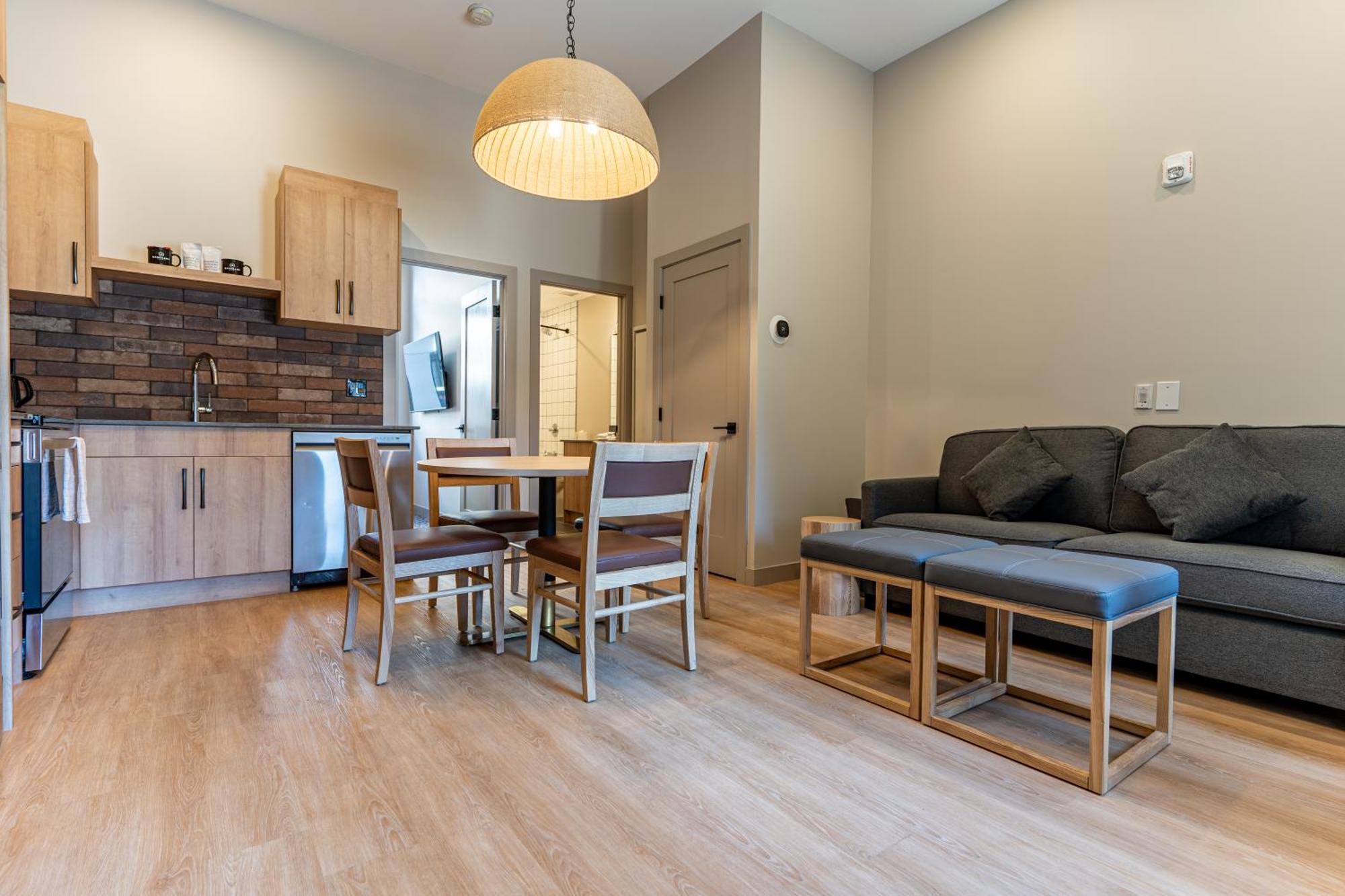 Basecamp Suites Revelstoke Rum bild
