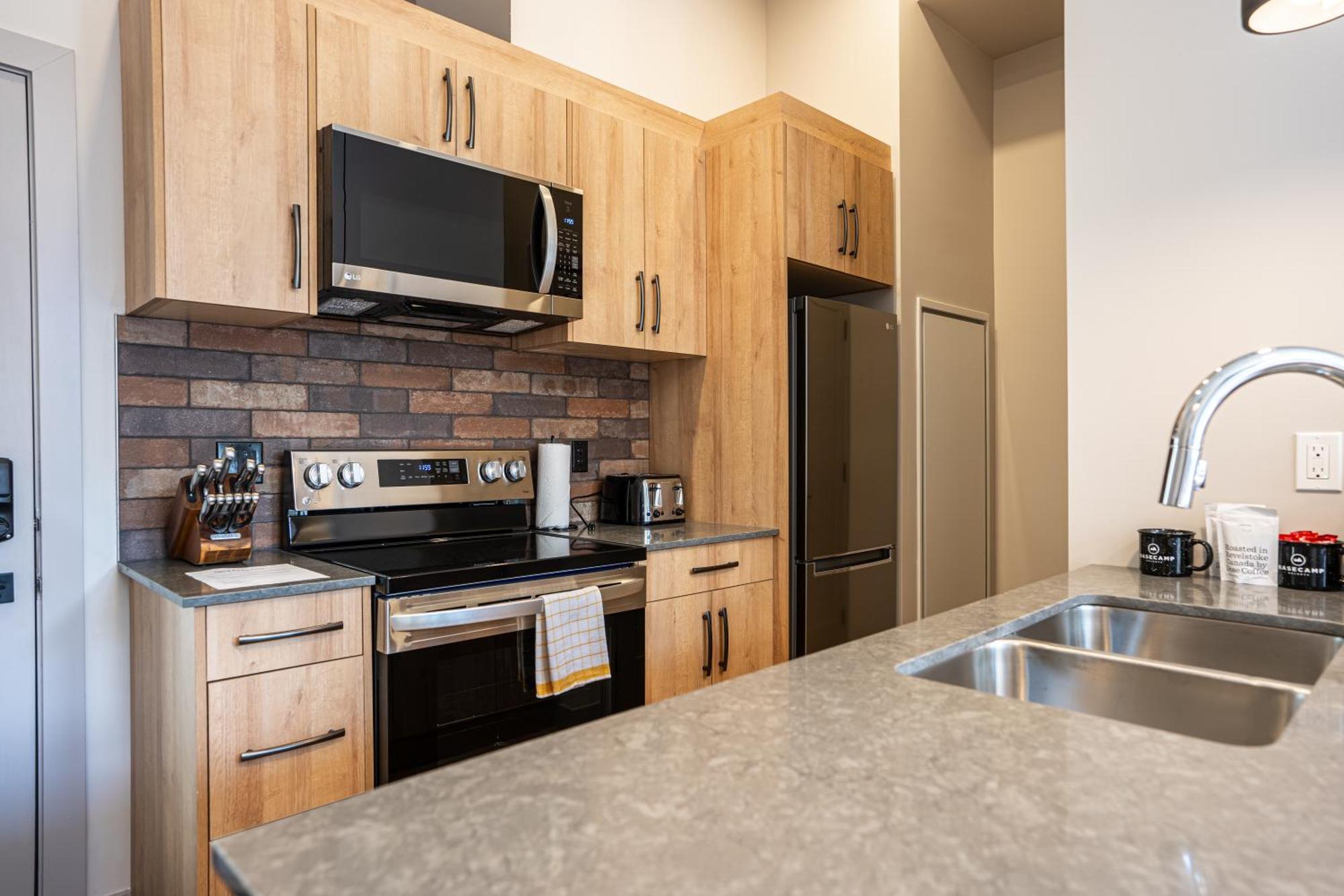 Basecamp Suites Revelstoke Exteriör bild