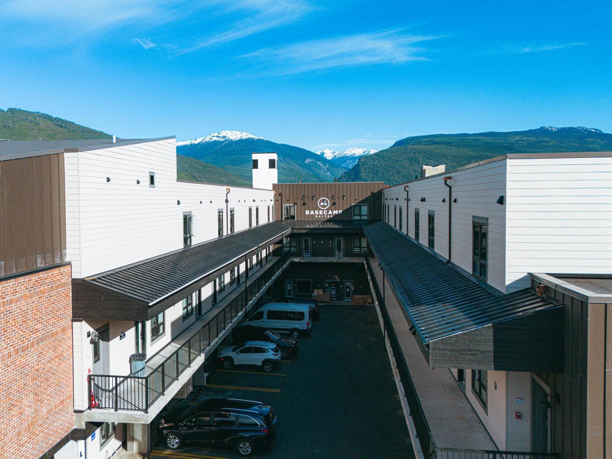 Basecamp Suites Revelstoke Exteriör bild