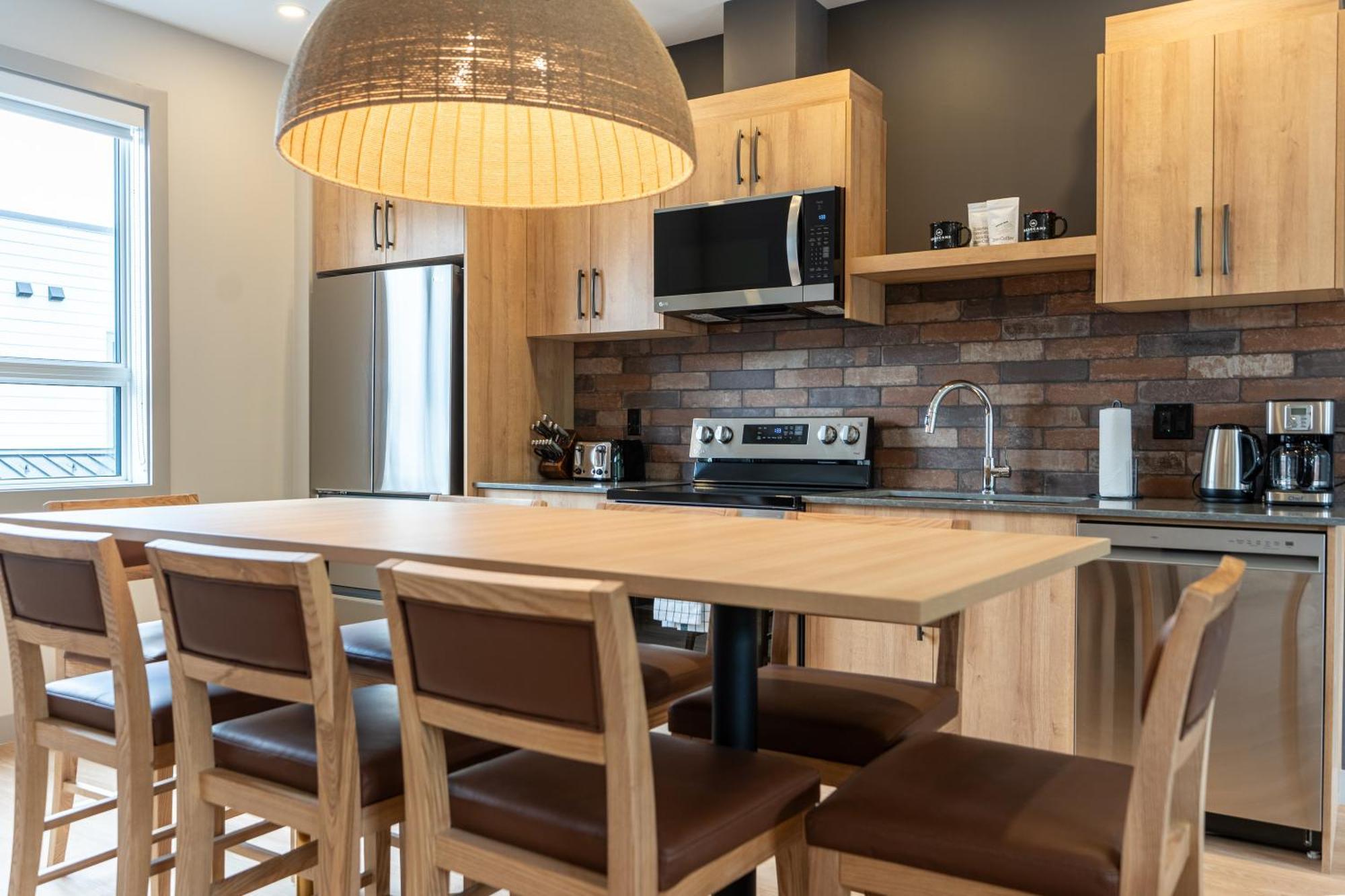 Basecamp Suites Revelstoke Exteriör bild