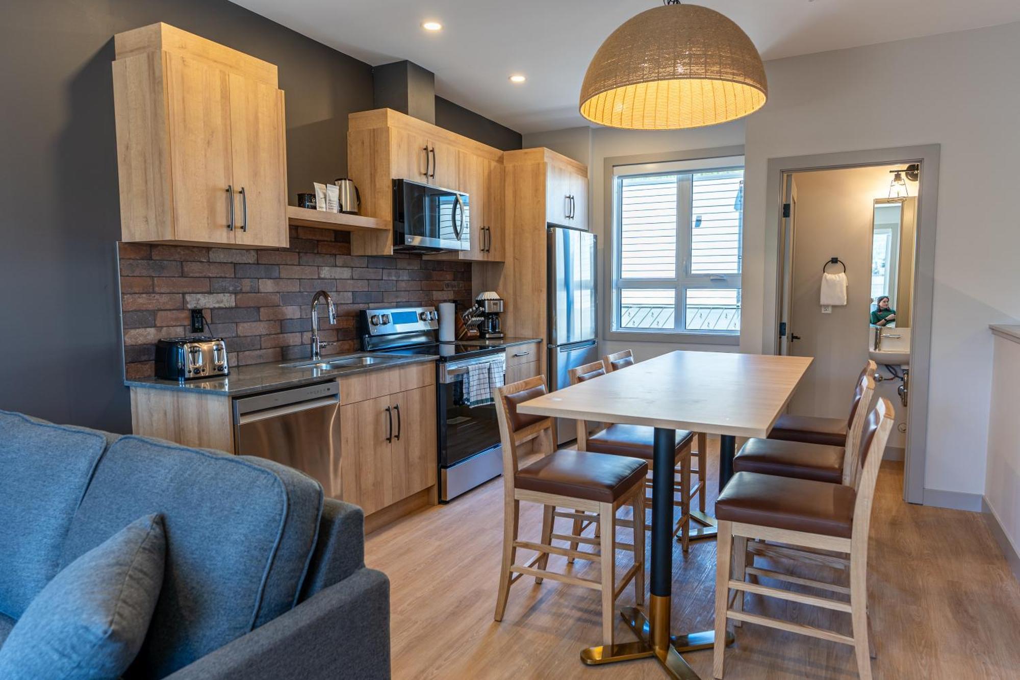 Basecamp Suites Revelstoke Exteriör bild