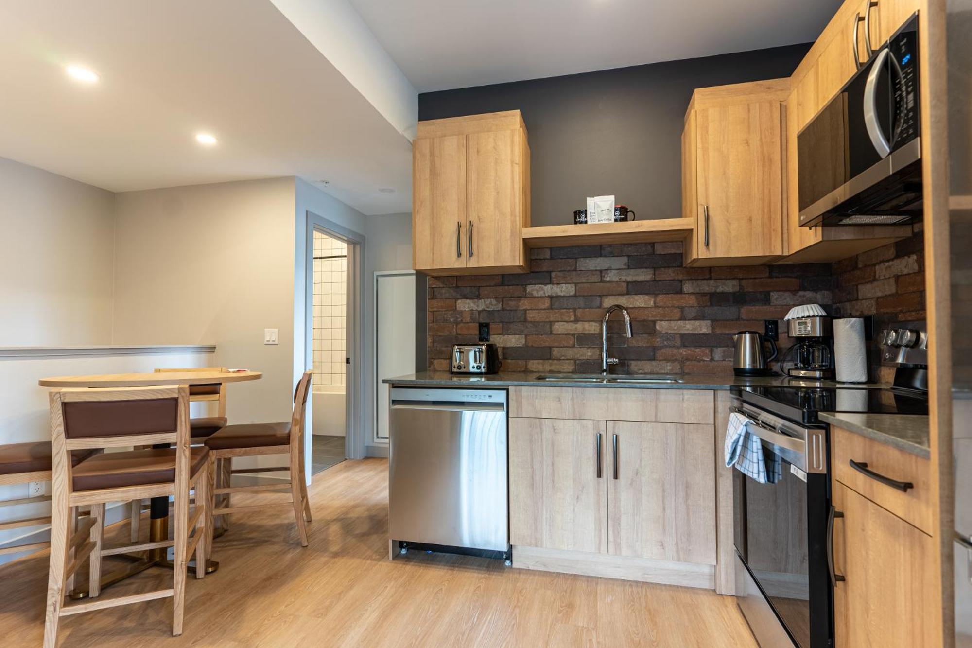 Basecamp Suites Revelstoke Rum bild