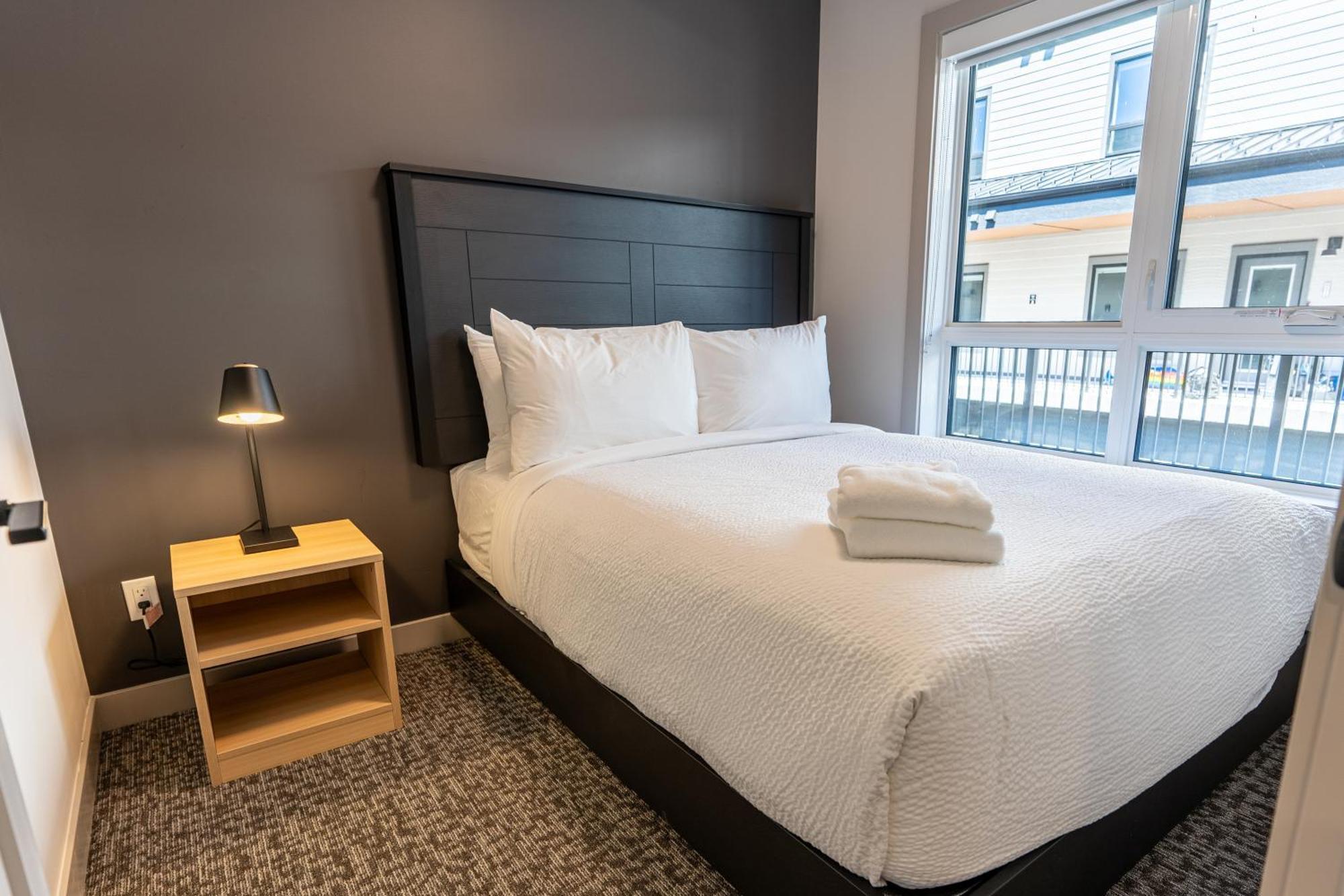 Basecamp Suites Revelstoke Rum bild