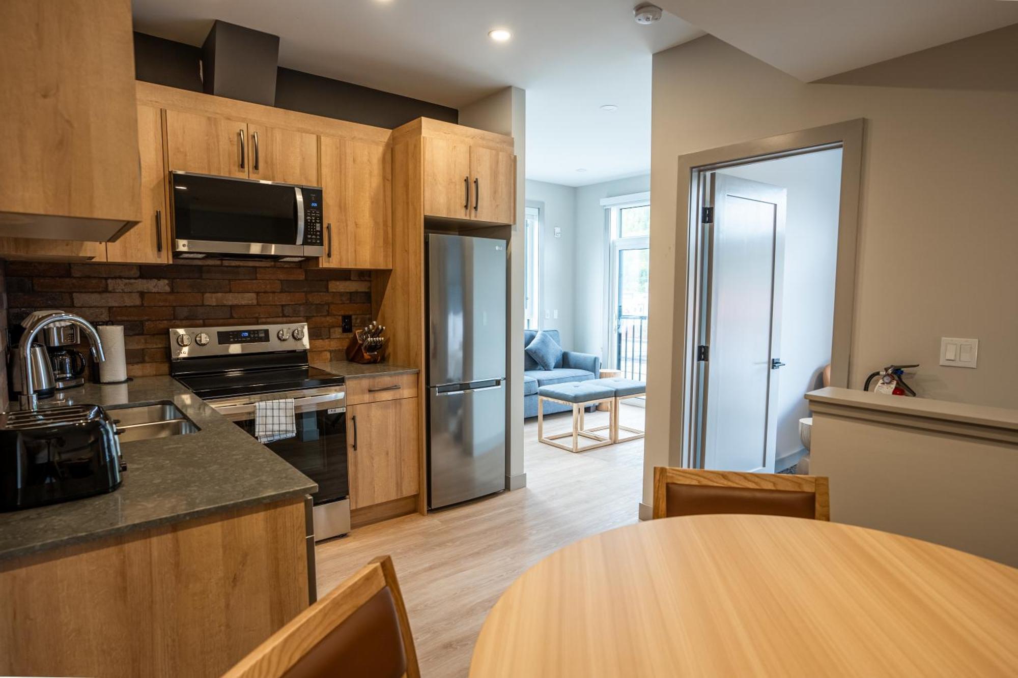 Basecamp Suites Revelstoke Exteriör bild
