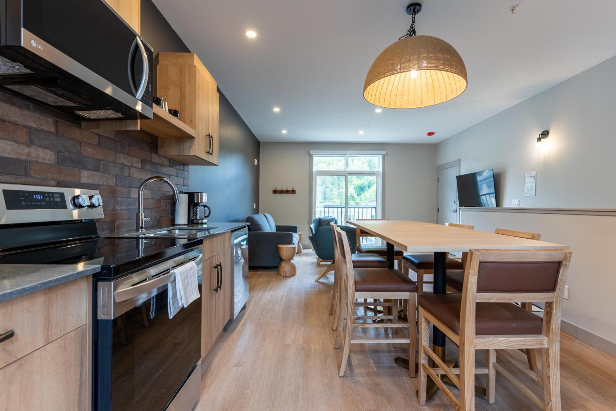 Basecamp Suites Revelstoke Exteriör bild