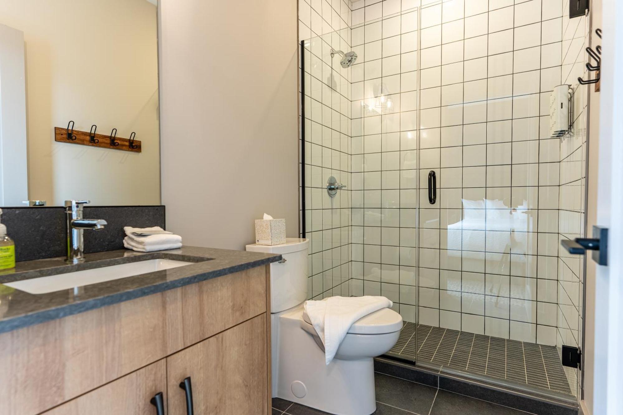 Basecamp Suites Revelstoke Exteriör bild