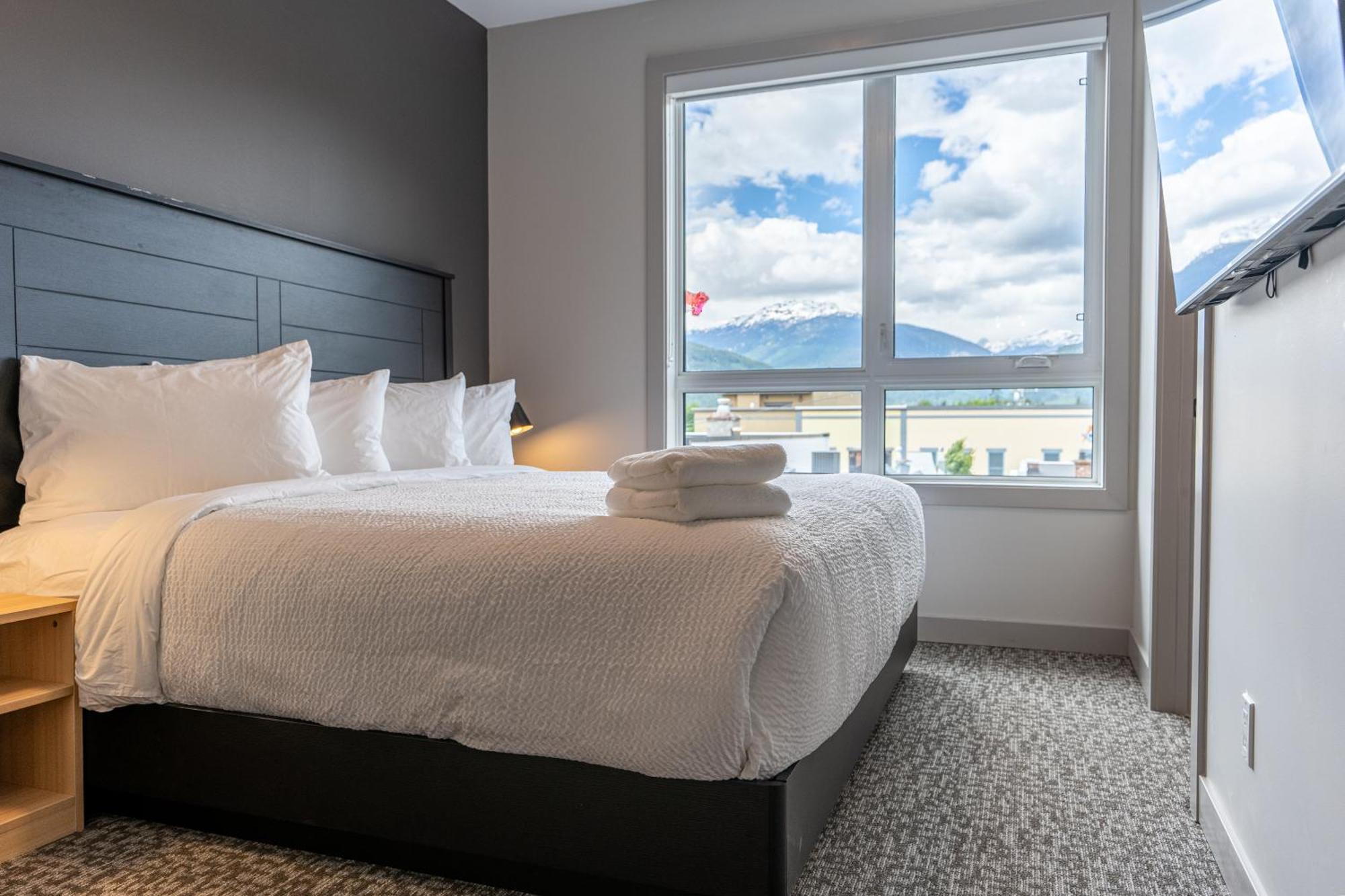 Basecamp Suites Revelstoke Exteriör bild