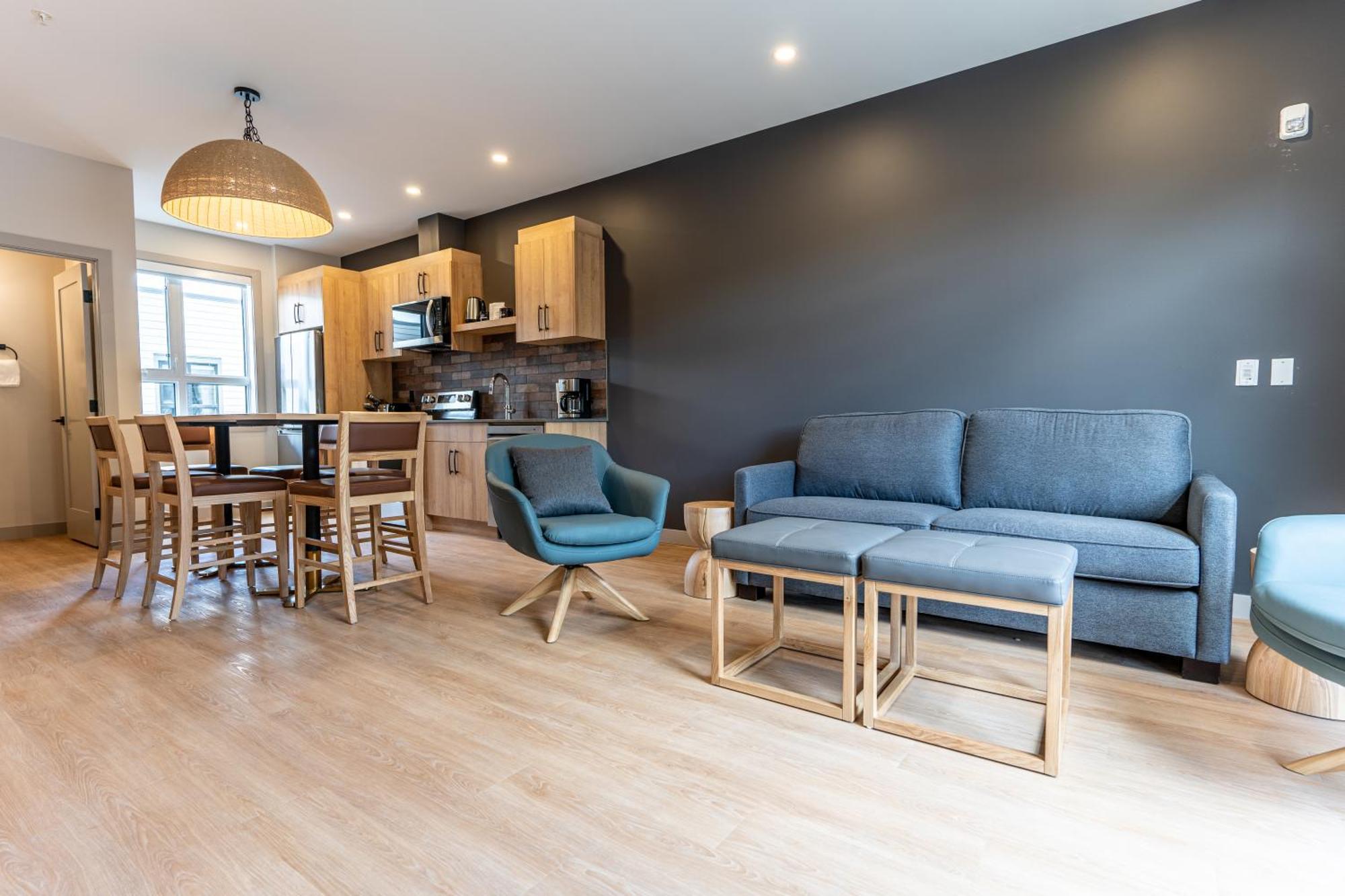 Basecamp Suites Revelstoke Exteriör bild
