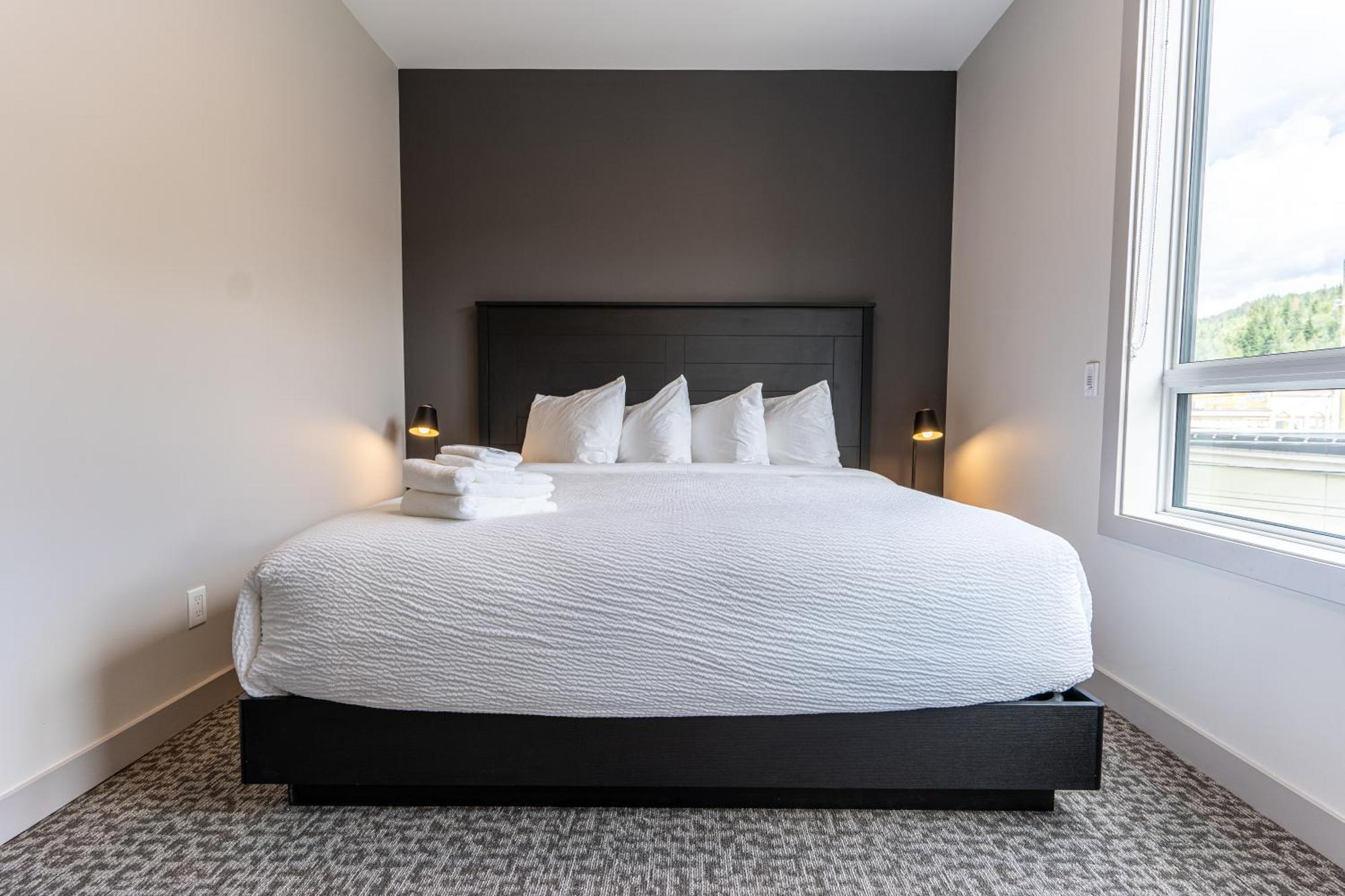 Basecamp Suites Revelstoke Rum bild