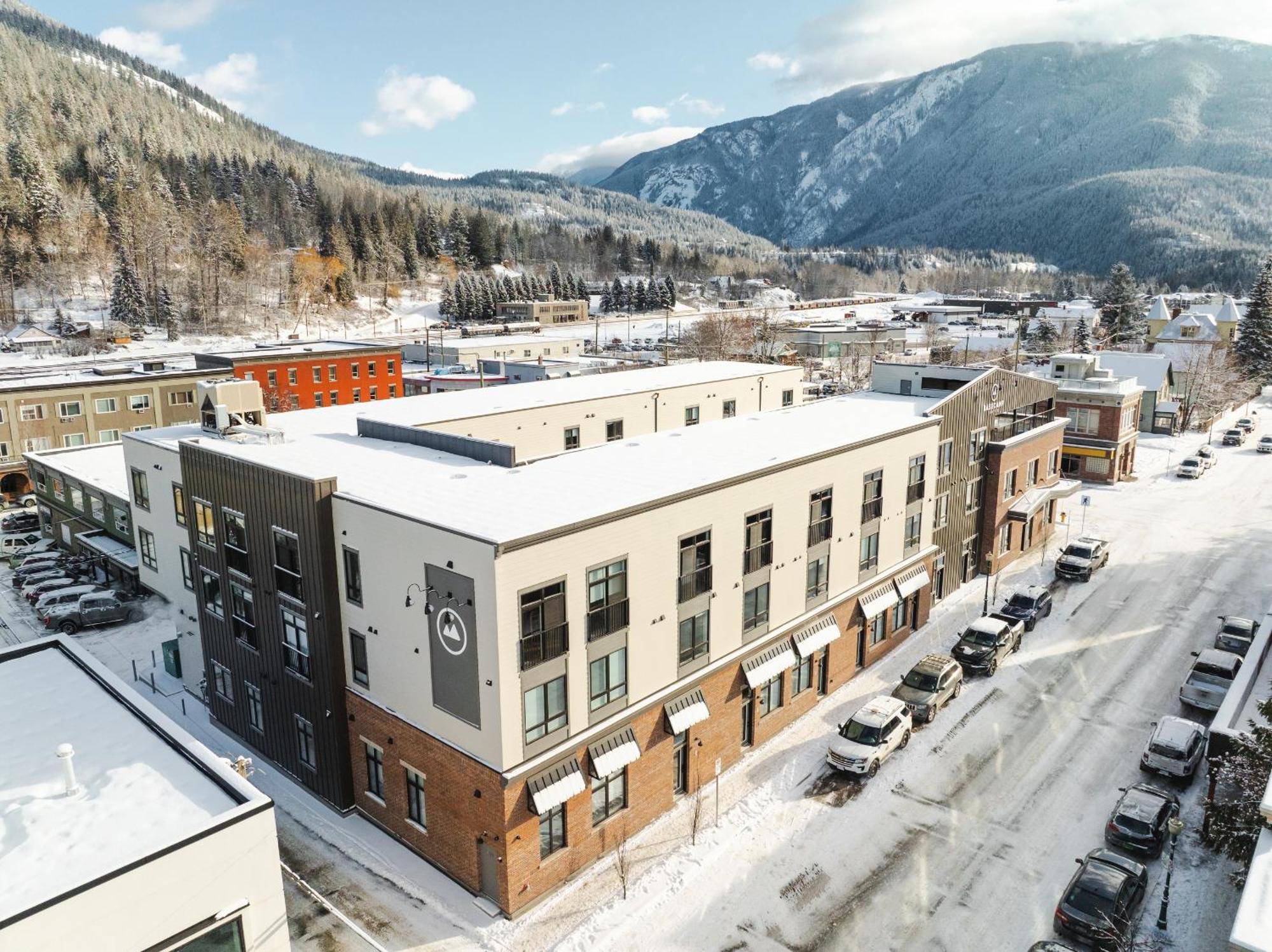 Basecamp Suites Revelstoke Exteriör bild