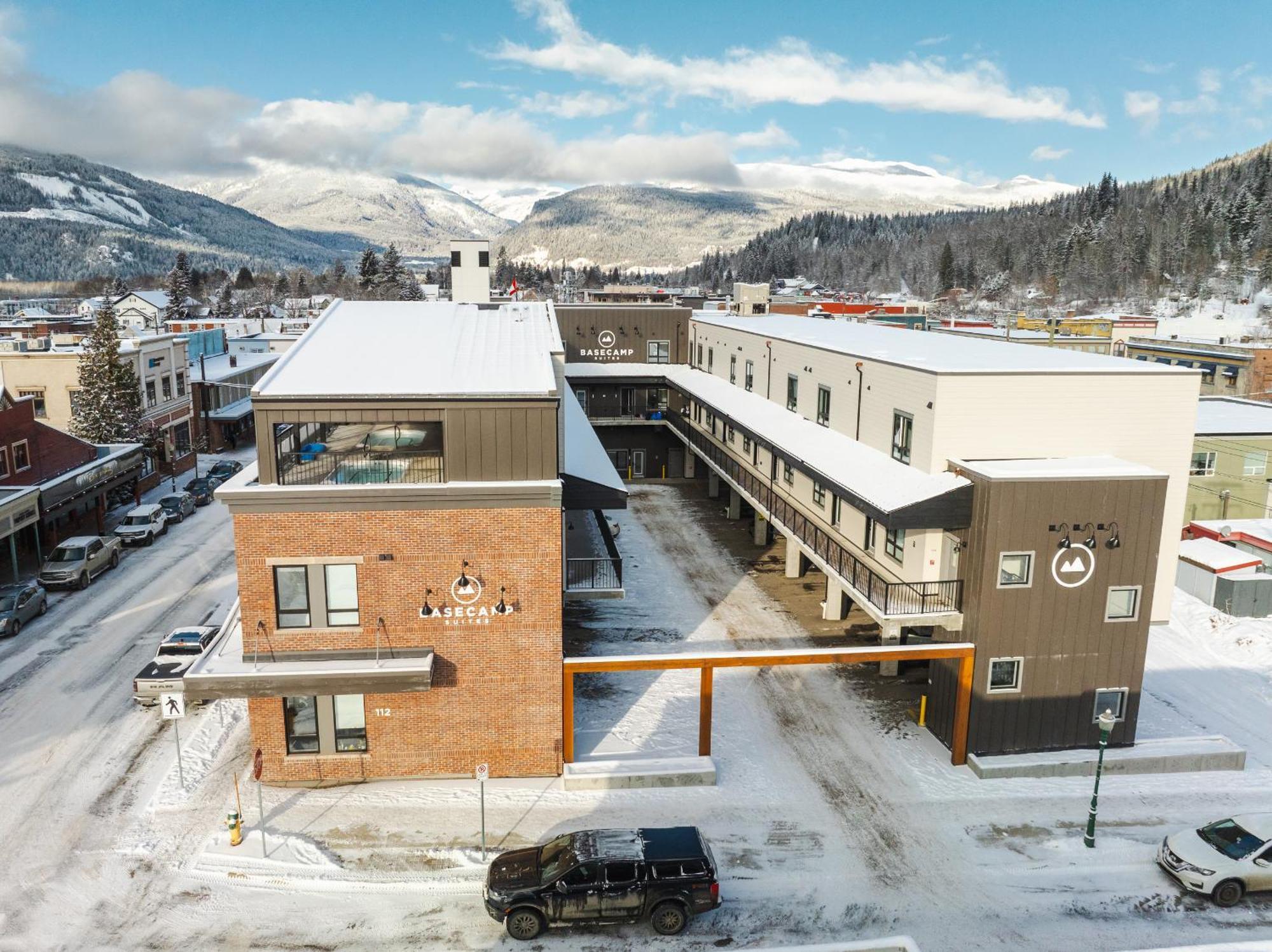 Basecamp Suites Revelstoke Exteriör bild